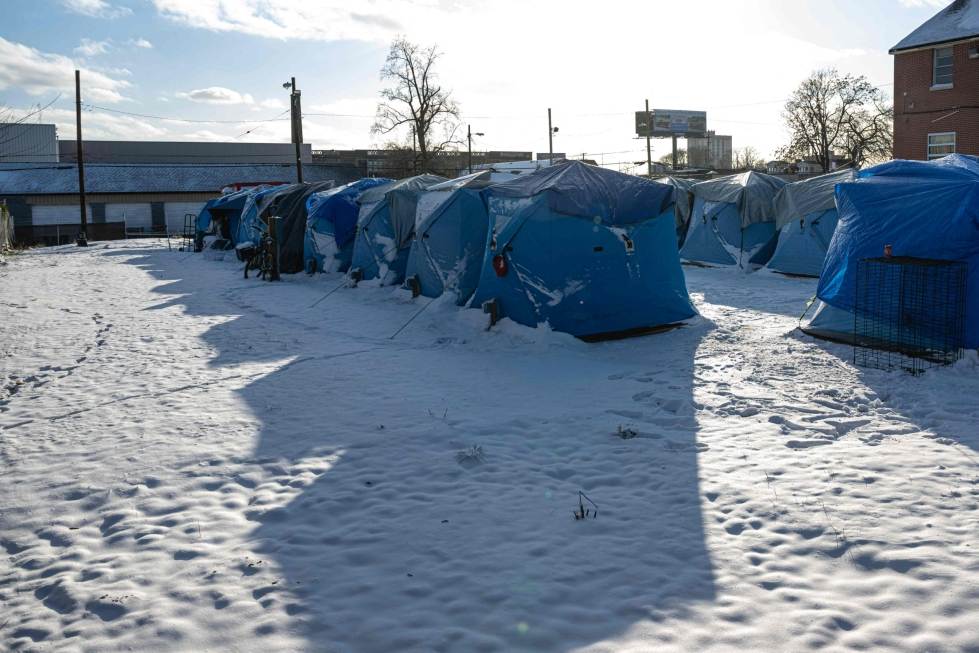 Poikkeuksellinen kylmyys on koetellut erityisesti Yhdysvaltojen lukuisia kodittomia. Kuva kodittomien teltta-alueelta Hope Villagesta Kentuckyn Louisvillestä. LEHTIKUVA/AFP