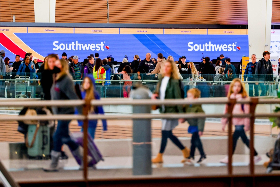 Yhdysvaltojen neljänneksi suurin lentoyhtiö Southwest Airlines on varoittanut jatkavansa lentojen perumisia, kunnes se saa toimintansa taas raiteilleen. LEHTIKUVA/AFP
