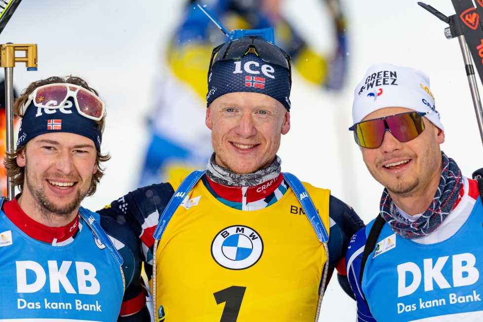 Sturla Holm Lägreid, Johannes Thingnes Bö ja Ranskan Emilien Jacquelin myhäilivät kärkikolmikkona joulukuussa Kontiolahden maailmancupin takaa-ajossa. He ovat kolme parasta myös maailmancupin kokonaiskisassa.