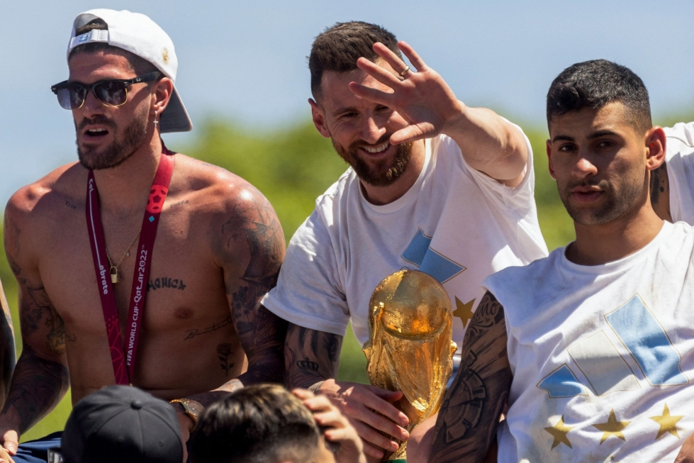 Messi (kesk.) on keskittynyt viimeisen viikon ajan MM-tittelin juhlimiseen. Lehtikuva/AFP