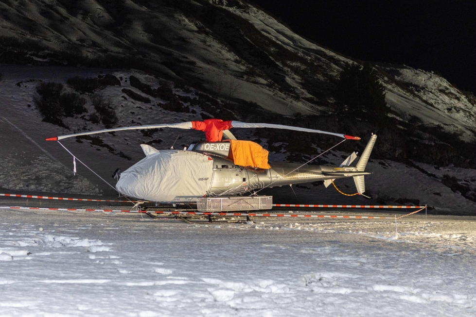 Pelastustöissä on hyödynnetty helikoptereita. LEHTIKUVA/AFP