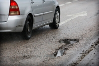 Rikkoutuiko autosi huonokuntoisella tiellä? – Saatat joutua maksamaan korjauskulut itse