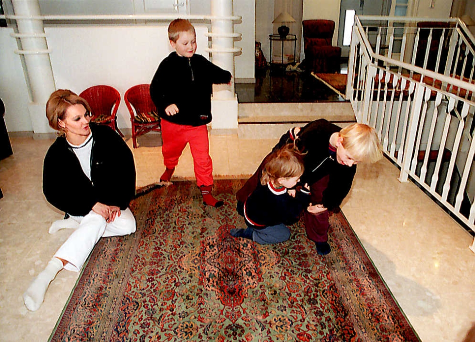 Päivi Turtiainen-Laakkonen kuvattiin poikiensa Tommin, Jannen ja Joonan kanssa 20. helmikuuta 1997.