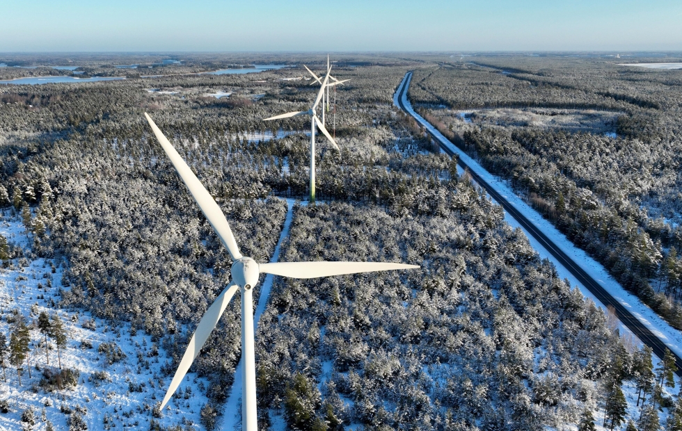 Tuulivoimalat ovat Itä-Suomessa erittäin harvinaisia. Kuva Hangosta.
