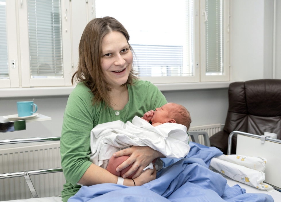 Sanna Isopahkalan poikavauva on vuoden 2023 ensimmäinen Pohjois-Karjalan keskussairaalassa syntynyt vauva.