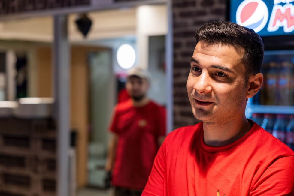 Opiskelija ja ravintolayrittäjä Omar Pahlaq muutti Jordaniasta Suomeen, koska halusi lapselleen hyvän tulevaisuuden.  