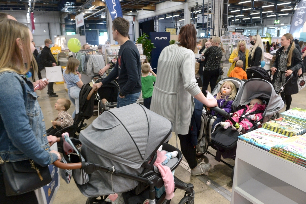 Lapsia ja lapsiperheitä Lapsimessuilla Helsingissä viime huhtikuussa.