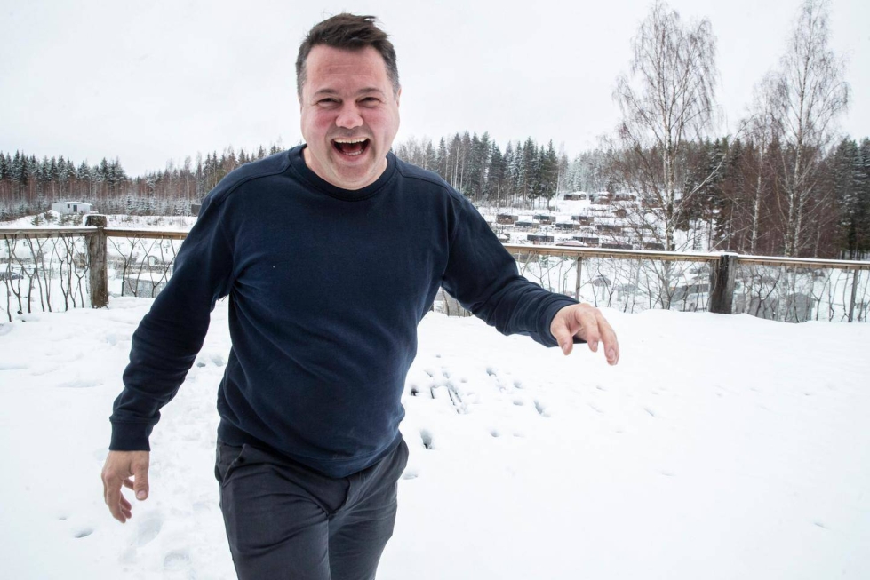 Markus Heiskanen upposi kainaloita myöten mutaan Järvisydämen rakennustyömaalla 6-vuotiaana. 45-vuotiaana vauhti ei pysähtynyt, kun hän kävi kahlaamassa kattoterassin hangessa.