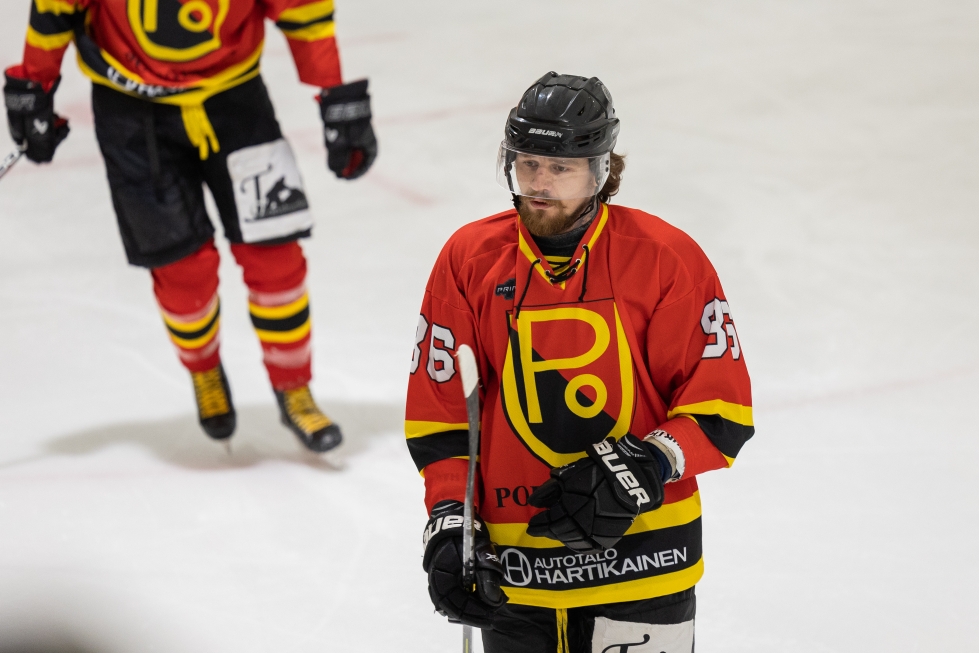 Polvijärven Urheilijoiden Sami Ratilainen pelasi vahvan ottelun Nurmeksen Seppoja vastaan.
