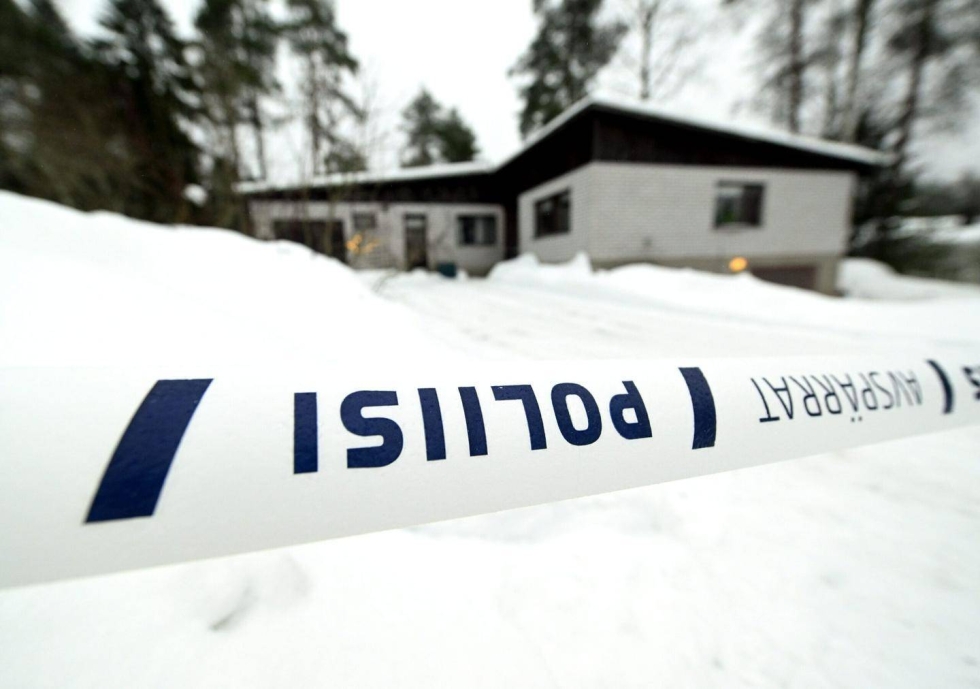 Iäkäs pariskunta ja kaksi noin 30-vuotiasta henkilöä löydettiin kuolleina omakotitalosta Kirkkonummen Veikkolasta joulukuussa.