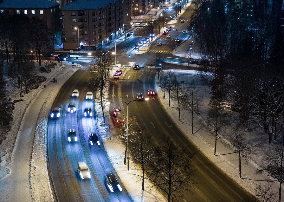 Maanteiden nopeusrajoituksista päättävät ely-keskukset Väyläviraston sekä liikenne- ja viestintäministeriön ohjeiden mukaan.