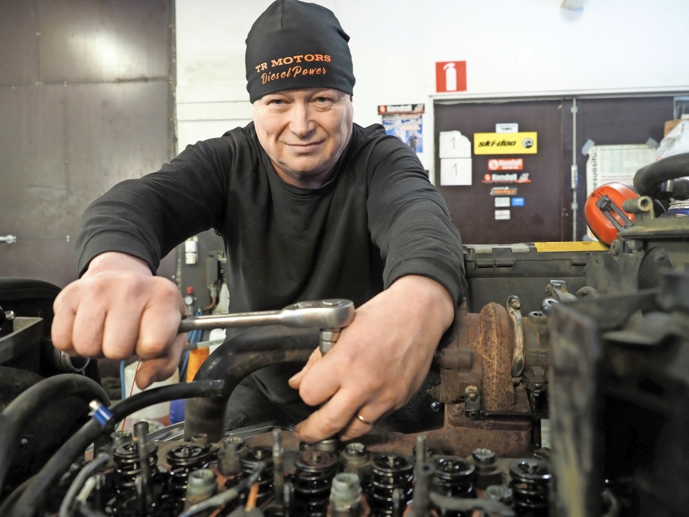 Tapio Leinonen on erikoistunut korjaamaan muun muassa traktoreita.