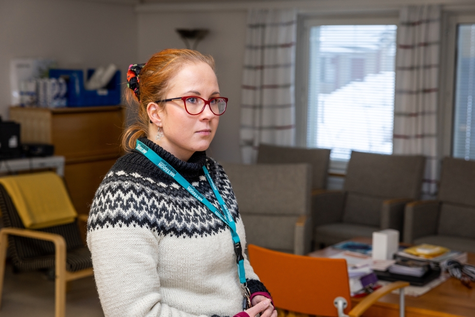 Apulaisylilääkäri Anu Oinonen on työskennellyt päihdepalvelukeskuksessa vuodesta 2019. Sinä aikana korvaushoitopotilaiden määrä on kaksinkertaistunut.