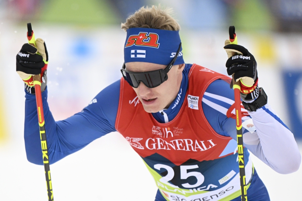 Ville Ahonen kertoi hiihtäneensä elämänsä sprinttiä ennen sotkeutumista Erik Valnesin kompurointiin.