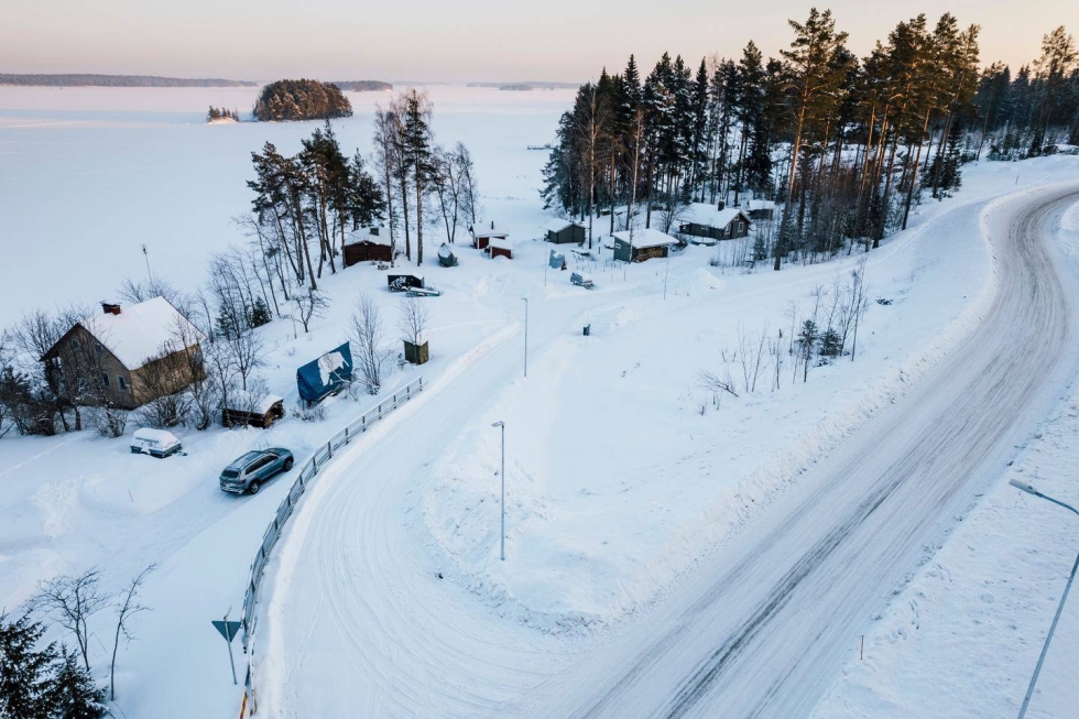 Tällaiselta paikalta Iivo Niskanen valitsi tontin Kuopion Saaristokaupungista Kallaveden rannalta. Niskasen tontti on kuvassa keskellä.