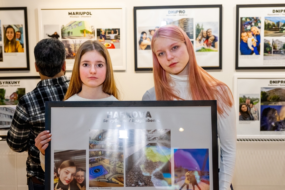 Serkukset Angelina, 13, ja Kristina, 17, Bezghubenko muuttivat Joensuuhun Ukrainan Harkovasta.  