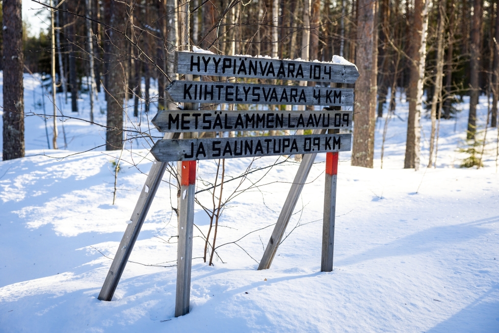 Tämä opaskyltti on Pitkäjärventiellä opastetulla lähtöpaikalla.