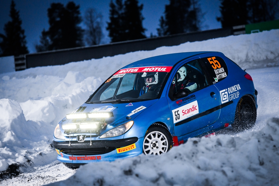 Ville Vatanen paketoi talvikautensa viikonloppuna. Kuva Vatasen ajosta helmikuun kisoista.