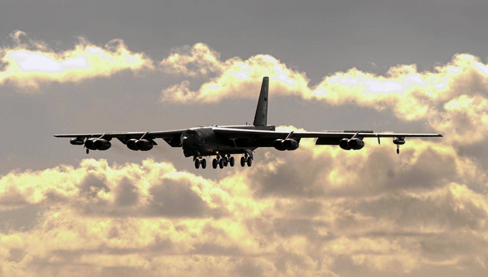 USA:n asevoimien strateginen pommittaja B-52 voi kantaa lastinaan ydinaseita.