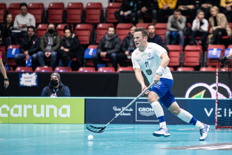Tasokkaana pallollisena puolustajana tunnettu Tatu Väänänen lopetti maajoukkueuransa Helsingin MM-kotikisoissa joulukuussa 2021.