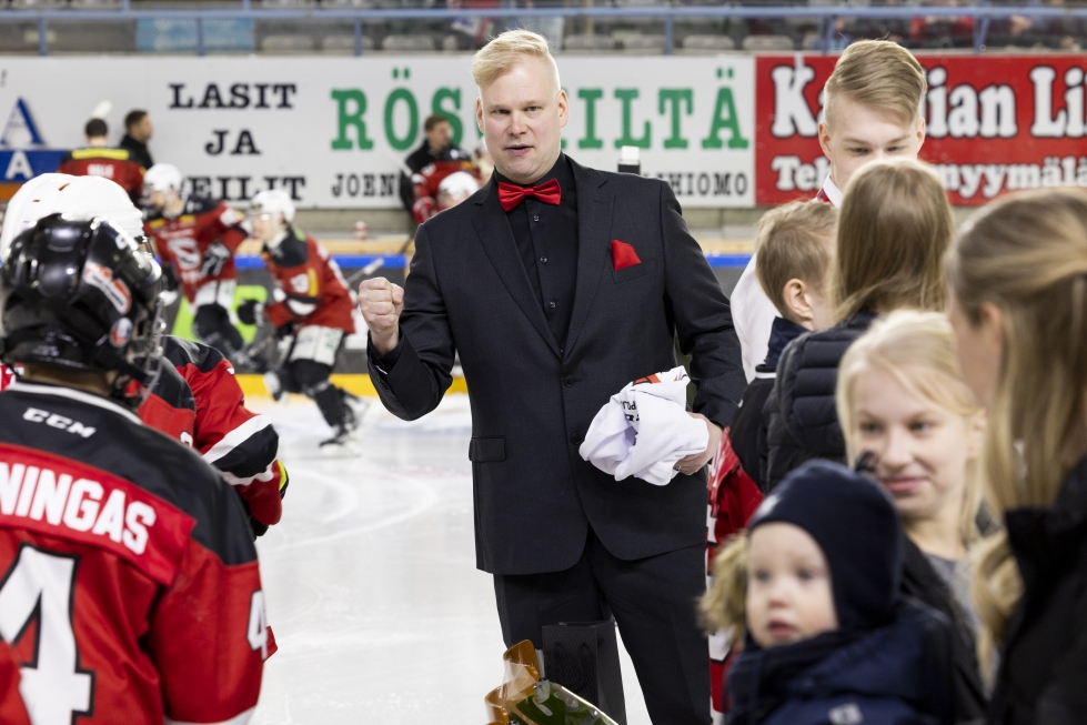 Jarkko Immonen sai huomionosoituksia myös Jokipoikien junioreilta.