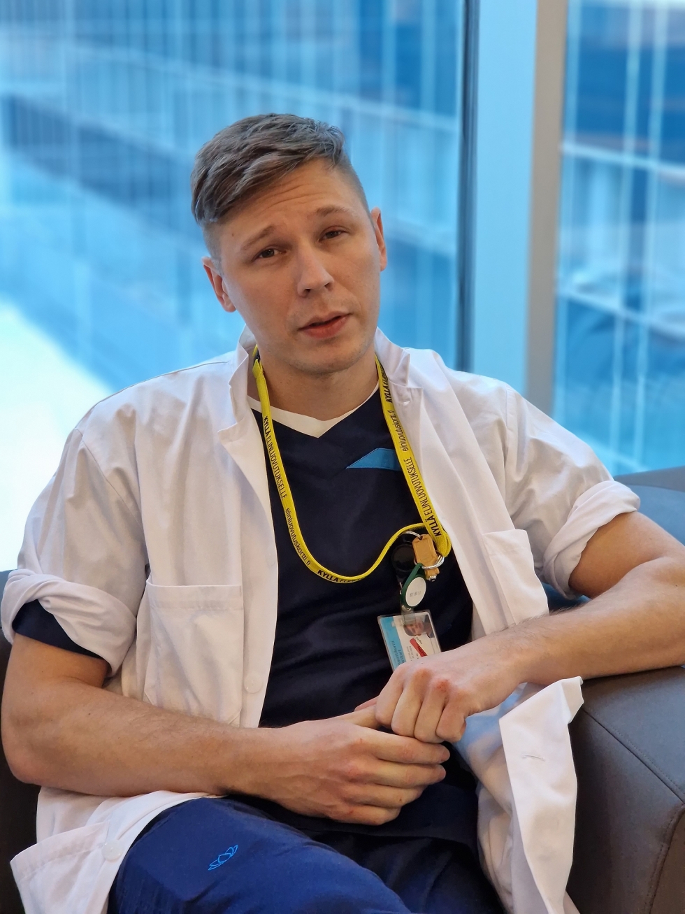 Riiassa lääkäriksi opiskeleva joensuulainen Lassi Mehtonen on parhaillaan harjoittelussa Helsingissä Meilahden sairaalassa.