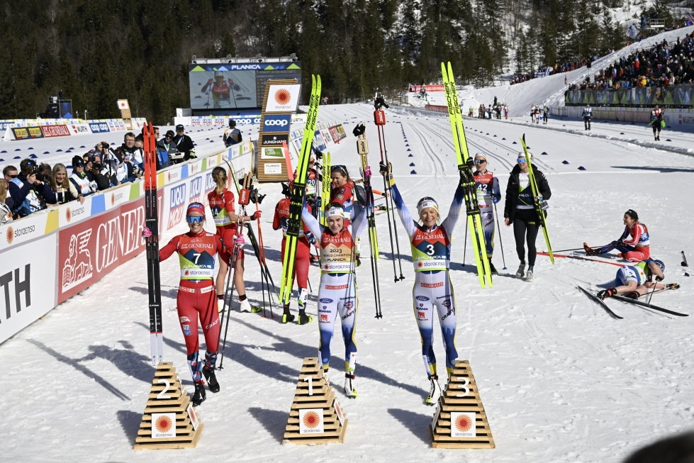 Suomen hiihtonaisten rooliksi jäi Planican MM-hiihdoissa seurata sivusta muiden mitalijuhlintaa.