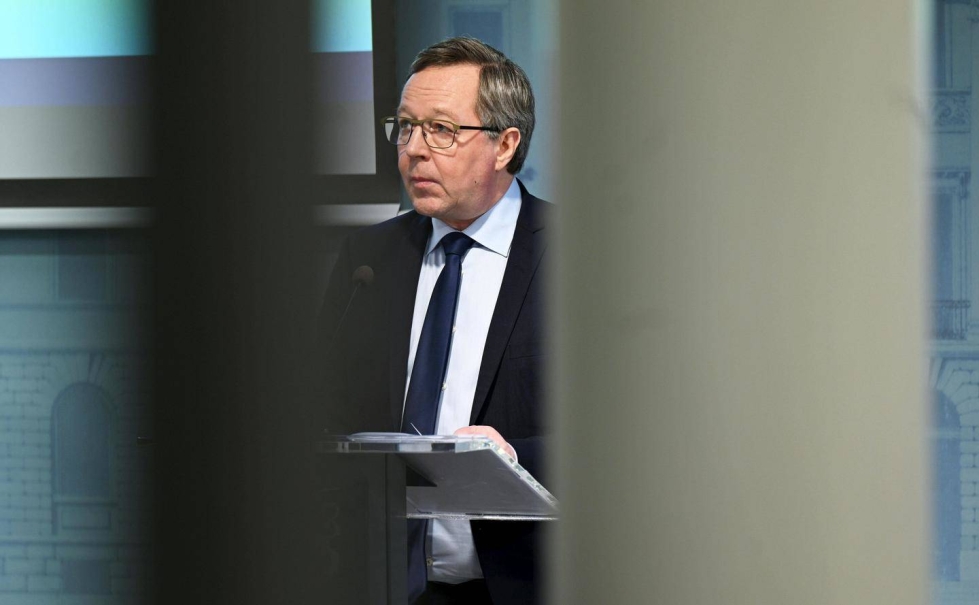 Elinkeinoministeri Mika Lintilä (kesk.) on kiistänyt huhut päihtyneenä työskentelystä.