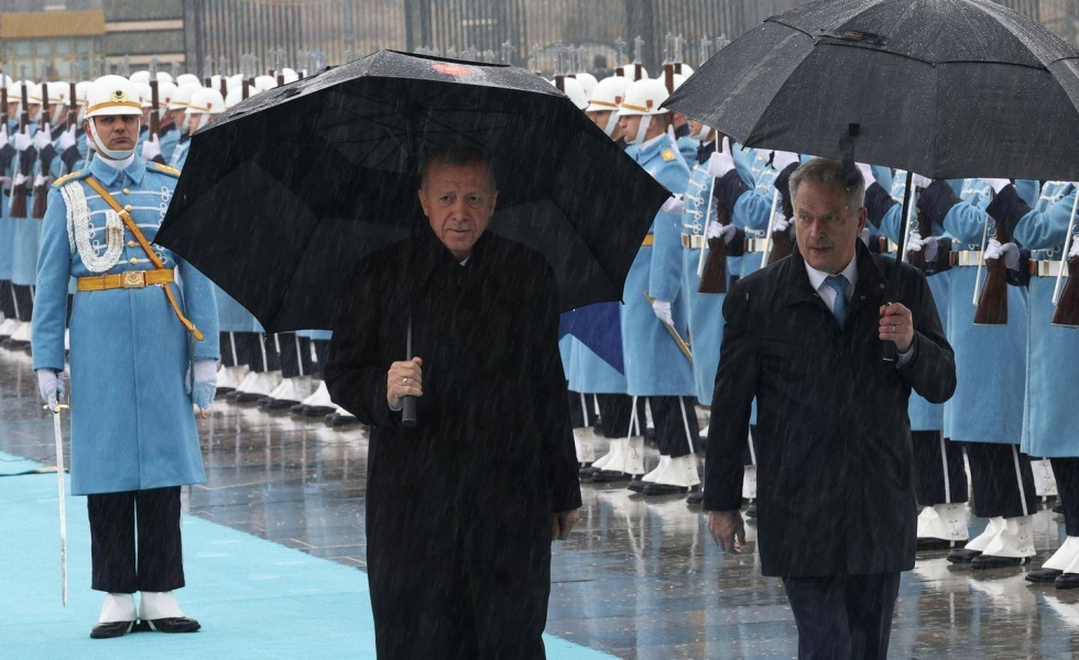 Turkki on ollut Nato-sateenvarjon alla jo yli 70 vuotta. Kuvassa presidentit Recep Tayyip Erdogan ja Sauli Niinistö.