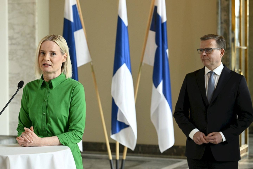 Perussuomalaisten puheenjohtaja Riikka Purra ja kokoomuksen puheenjohtaja Petteri Orpo vastasivat toimittajien kysymyksiin torstaina, kun hallitusneuvottelujen kokoonpano varmistui.