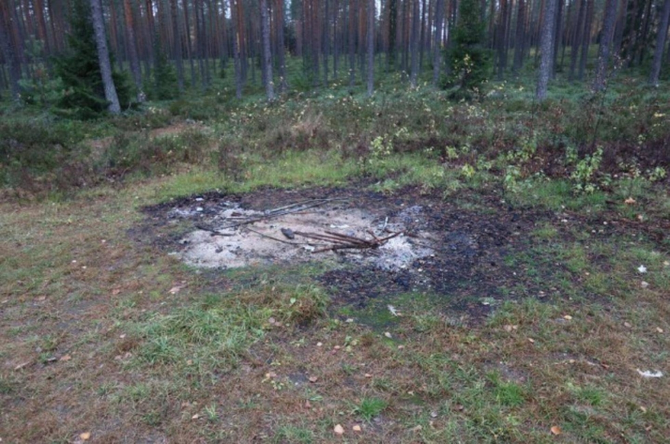 Poliisin mukaan henkirikos tehtiin yksityisasunnossa. Sen jälkeen asunnon tavaroita poltettiin ulkona Varkauden Kangaslammilla. 