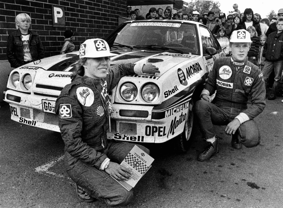 Rita Helen Holmborg ja Ari Vatanen osallistuivat yhdessä Itäralliin vuonna 1983 Opelilla. Vatanen ajoi voittoon, vaikka kisan aikana oli erilaisia sattumuksia.