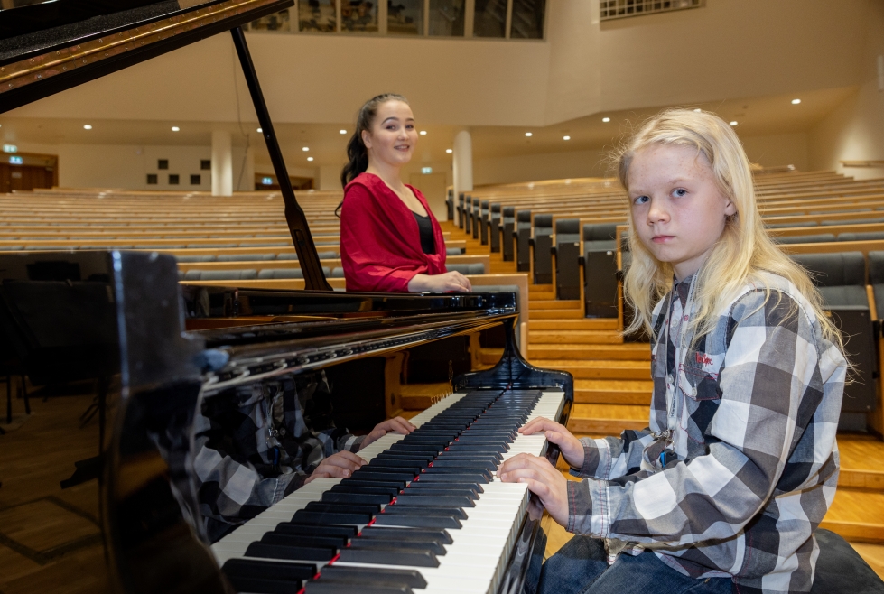 Matilda Nikkinen ja Gennadii Tinovitskii soliteeraavat perjantaina Carelia-salissa.