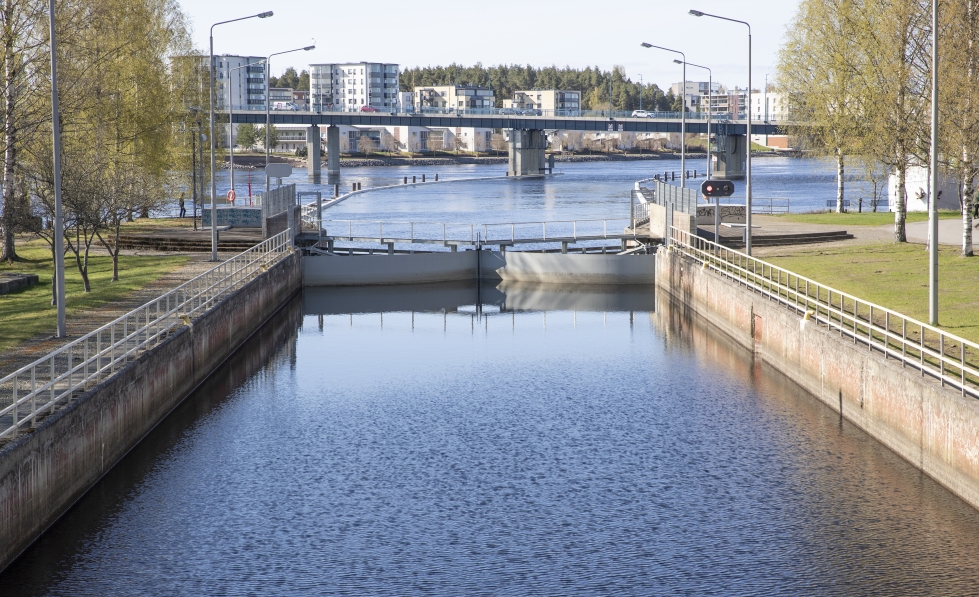 Yksi Pielijoen kanavista on Joensuun keskustassa.