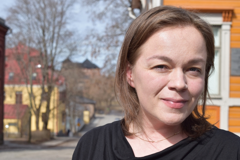 Keskipohjalaistaustainen Anna-Kaisa Linna-Aho on asettunut pääkaupunkiseudun opiskeluvuosien jälkeen Hämeenlinnaan. "Täällä on vilkas kirjailijakeskittymä."