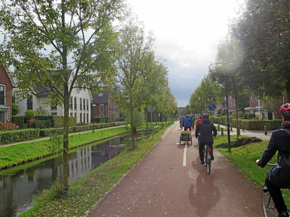 Hollanti on polkupyöräilyn mallimaa. Myös alkoholin vaikutuksen alaisena pyöräileminen on yleistä, vaikka pyöräilijöillä on 0,5 promillen raja. 