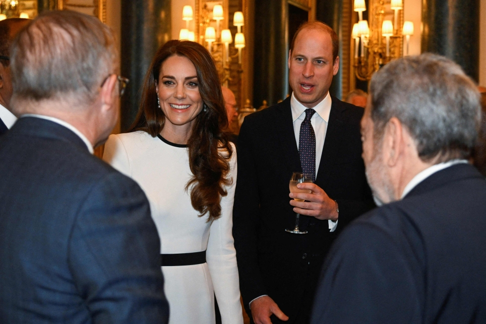 Britannian kuningashuoneen kolmanneksi suosituimmat jäsenet ovat Walesin prinssi William ja prinsessa Catherine.