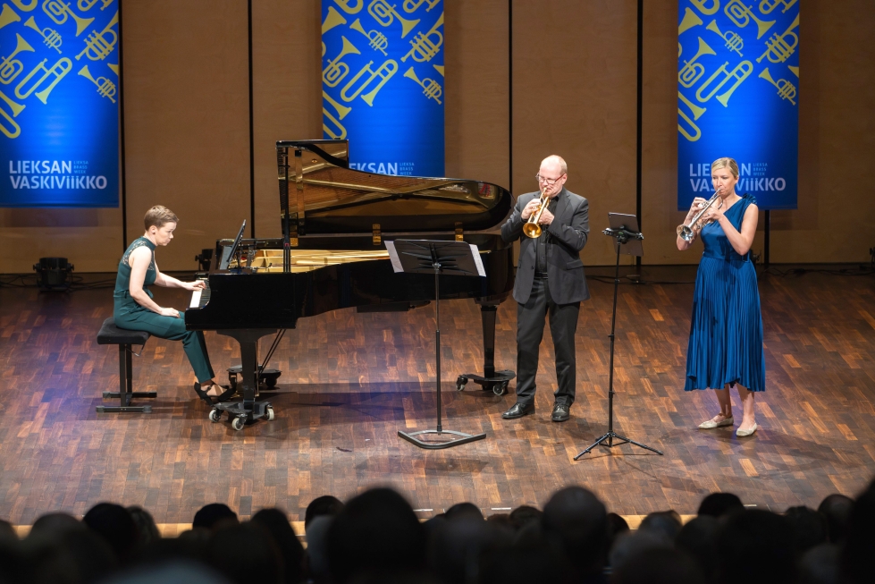 Outi Nissi, Jouko Harjanne ja Mary Elizabeth Bowden esittivät taidolla Joseph Horovitzin Concerto Classicon.