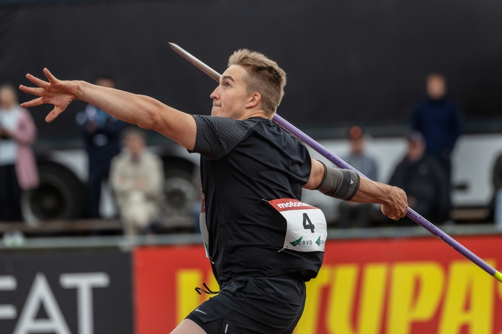 Tuupovaaran Urheilijoiden Aku Parviainen kilpaili heinäkuussa Joensuun gp-kisoissa. Hän heitti sunnuntaina ensimmäisen kerran urallaan miesten keihästä yli 75 metriä.