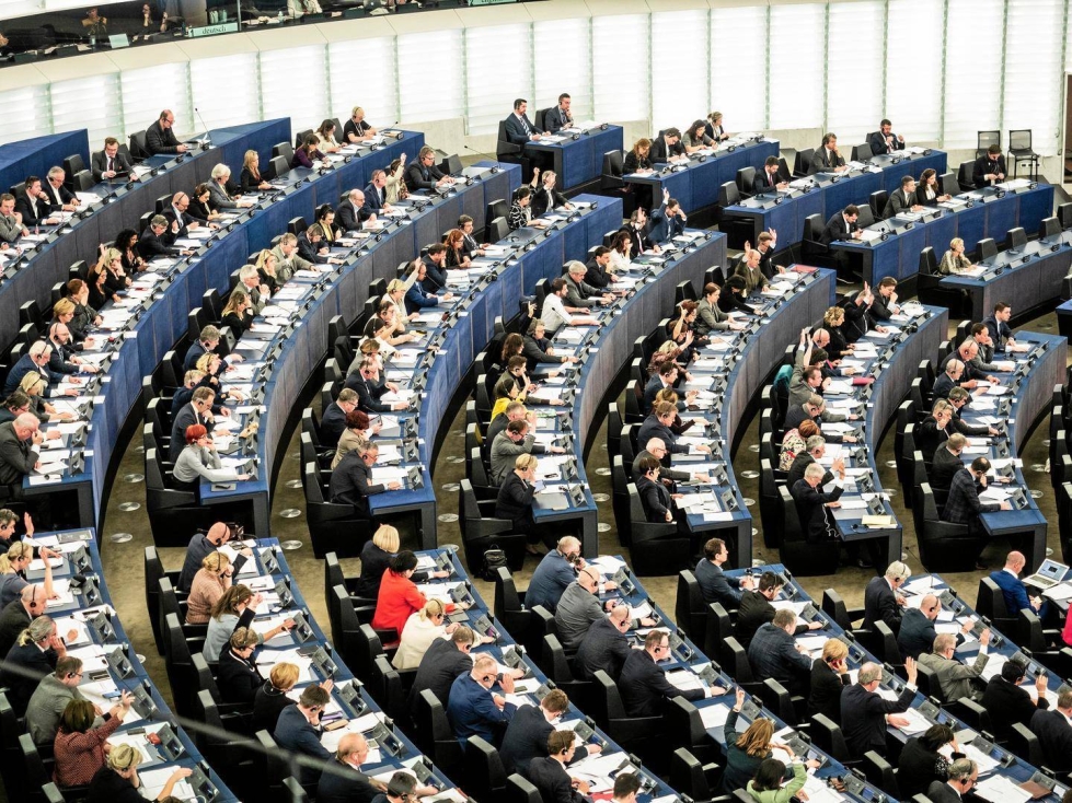Euroopan parlamentti on kokoontunut tällä viikolla Strasbourgiin täysistuntoon. Keskiviikkona ennallistamisasetuksen hylkääminen vaatisi taakseen parlamentin enemmistön.