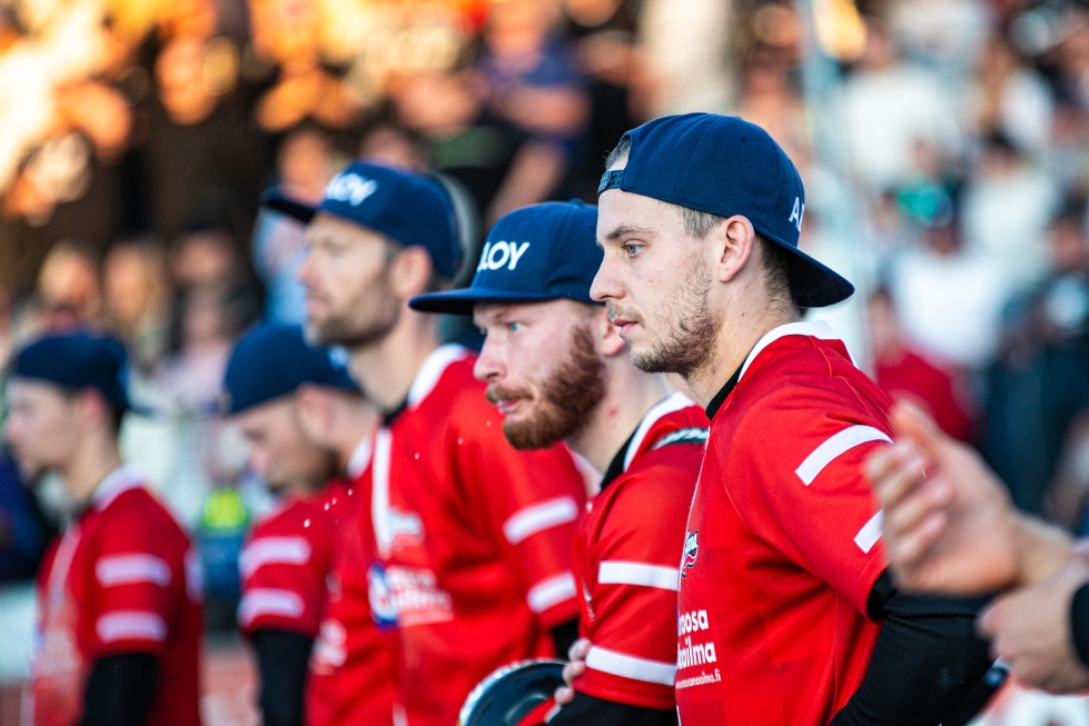 JoMan kausi tuli päätökseen sunnuntaina. Etualalla kapteeni Iiro Kuosa, Iiro Nokkala ja Topi Kosonen.