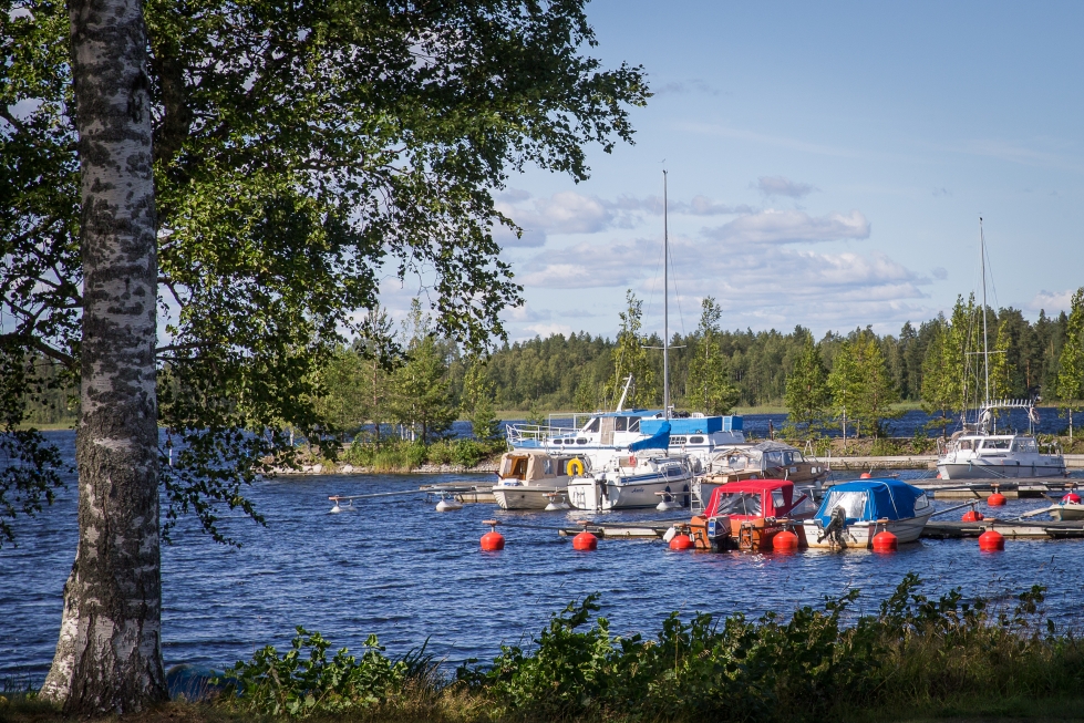 Paksuniemen sataman uusista parkkipaikoista valittivat hallinto-oikeuteen sekä Rääkkylä-seura että alueen naapurit.