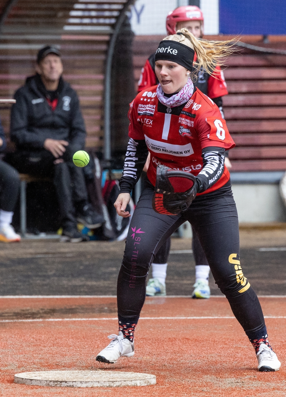 Joensuun Mailan Marianne Sivonen palkittiin joukkueensa parhaana perjantaina, kun JoMa kohtasi Laitilan Jyskeen tyttöjen Superpesiksen toisessa välieräottelussa.