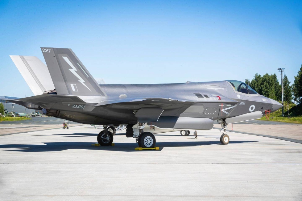 Ilmavoimat operoi F-35-koneilla (kuvassa) ja nykyisillä Horneteilla rinnakkain vuoteen 2030 saakka.