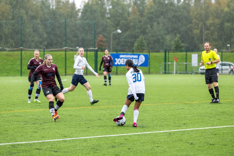 Valkopaitainen FC Espoo teki kaikki maalinsa avauspuoliajalla. FC Hertta joutui otteluun normaalista poikkeavalla kokoonpanolla.