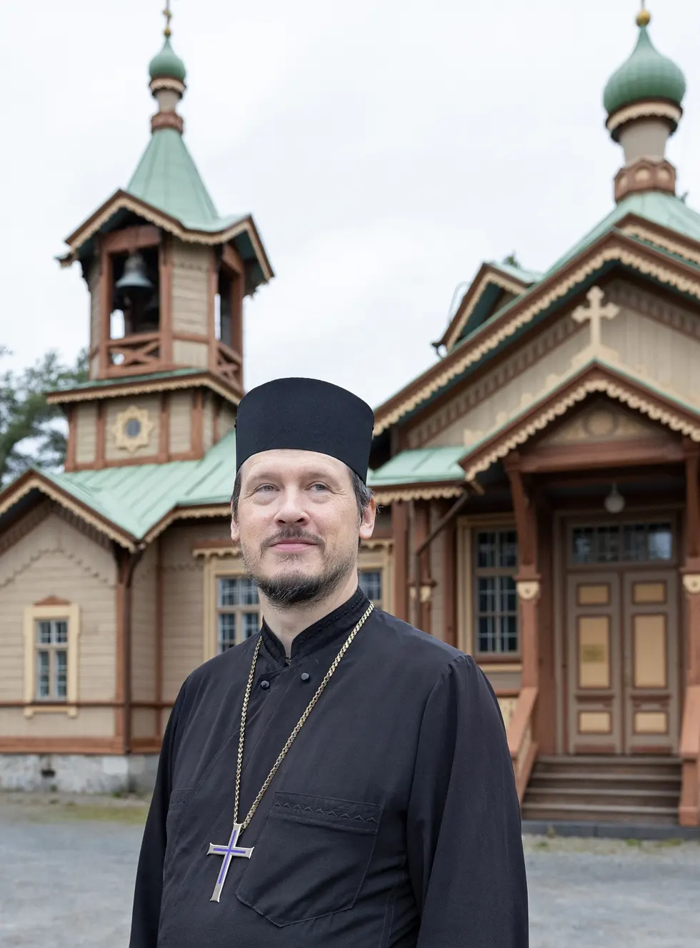 Puolassa syntynyt Aleksander Roszczenko, 44, päätyi kirkkoherraksi ...