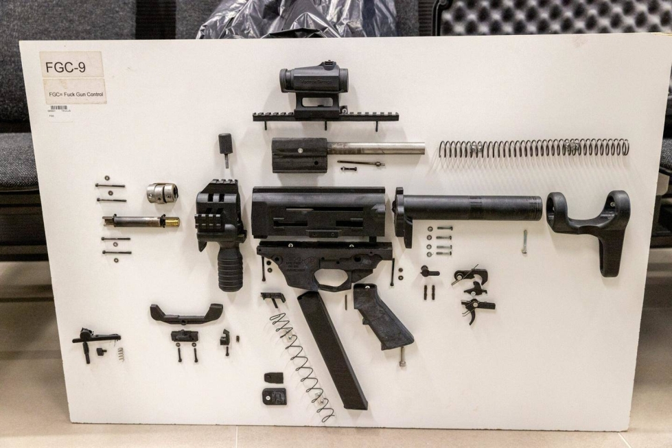 Syyttäjän mukaan 29-vuotias pääsyytetty valmisti ja yritti valmistaa aseita 3D-tulostamalla terroristista tarkoitusta varten.