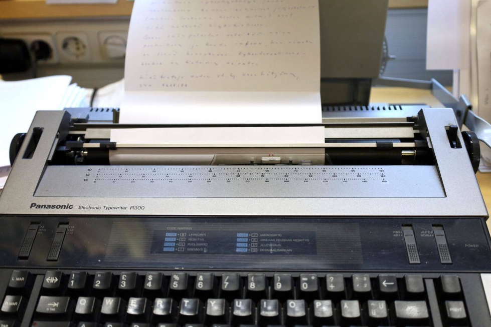 Tällä kirjoituskoneella kirjoitettiin puhtaaksi ensitiedote Rautavaaran kyberhyökkäyksestä.