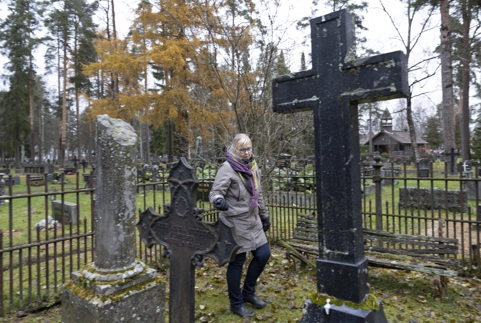 Kauppaneuvos Antti Juhana Mustosen hautamuistomerkki on Joensuun seurakuntayhtymän hautaustoimen päällikön Virpi Kiviniemen mielestä yksi mielenkiintoisimmista vanhoista muistomerkeistä.