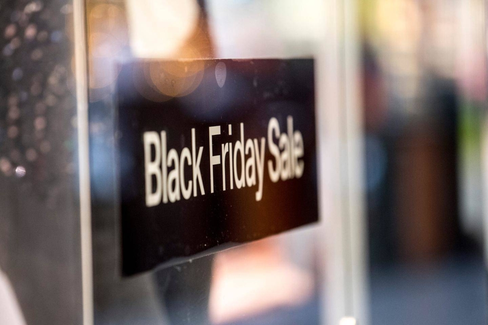 Black Fridayn verkkokauppaostoksista jopa yli kolmannes palautetaan.